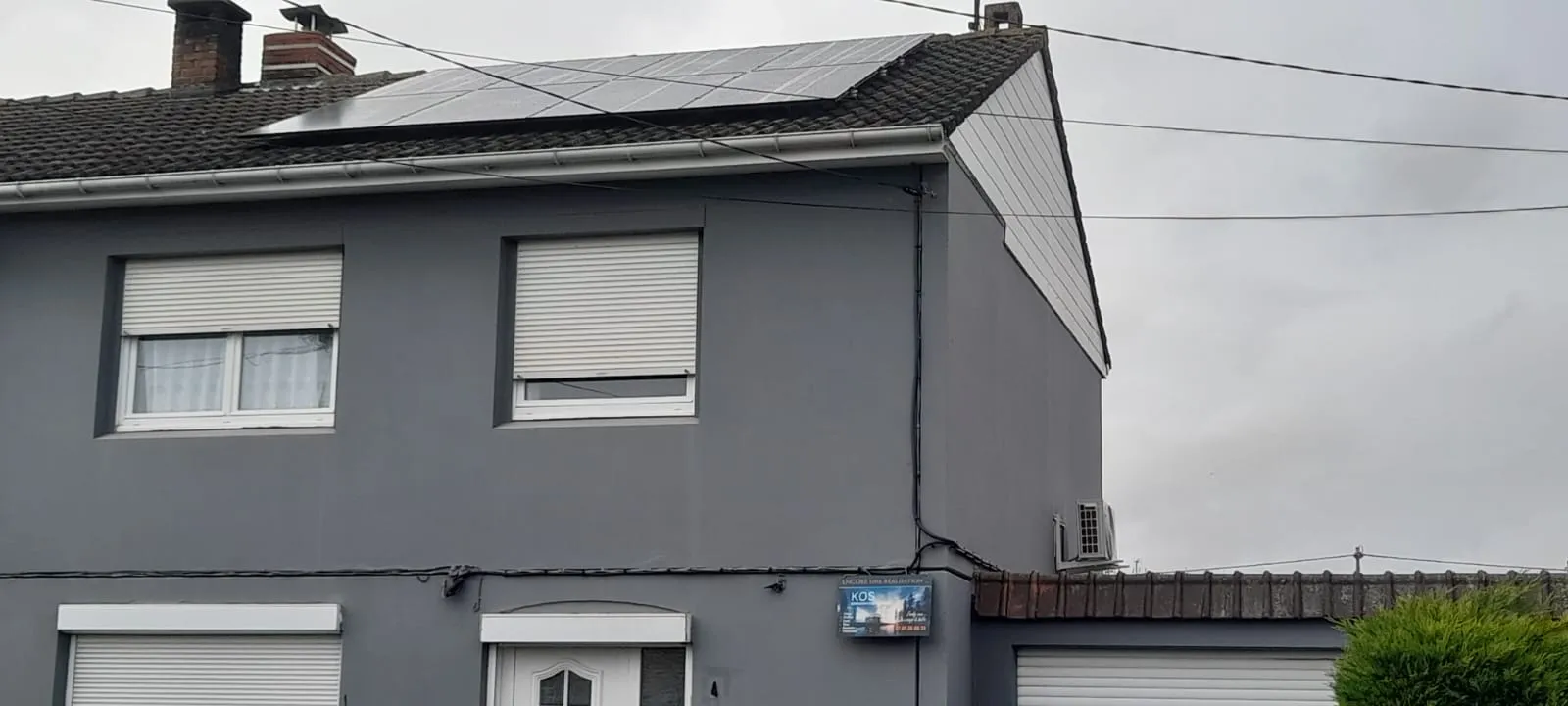 Façade grise de la maison d'Hazebrouck après les travaux