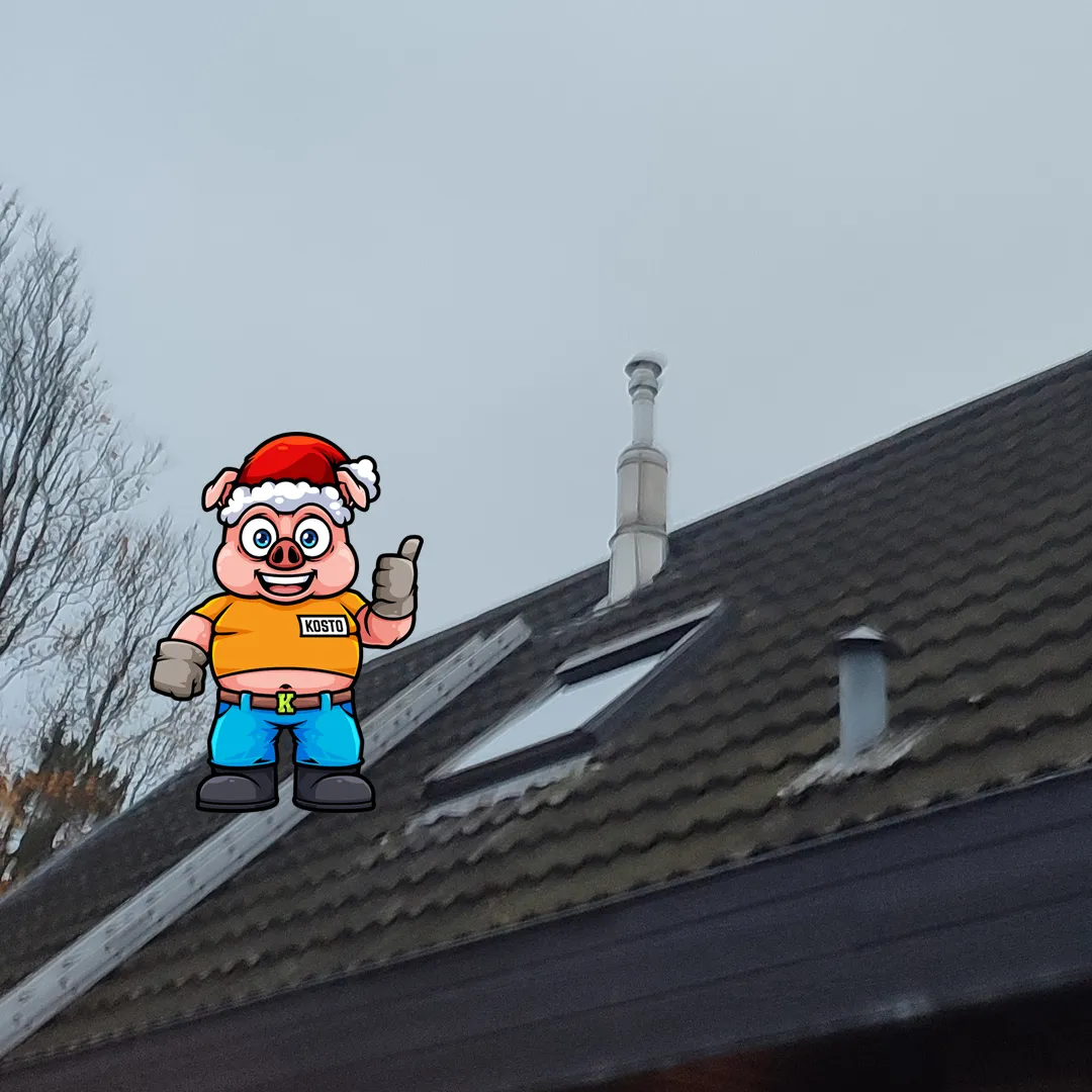 Sortie du conduit du poêle sur la toiture de la maison, avec la mascotte Kosto en illustration